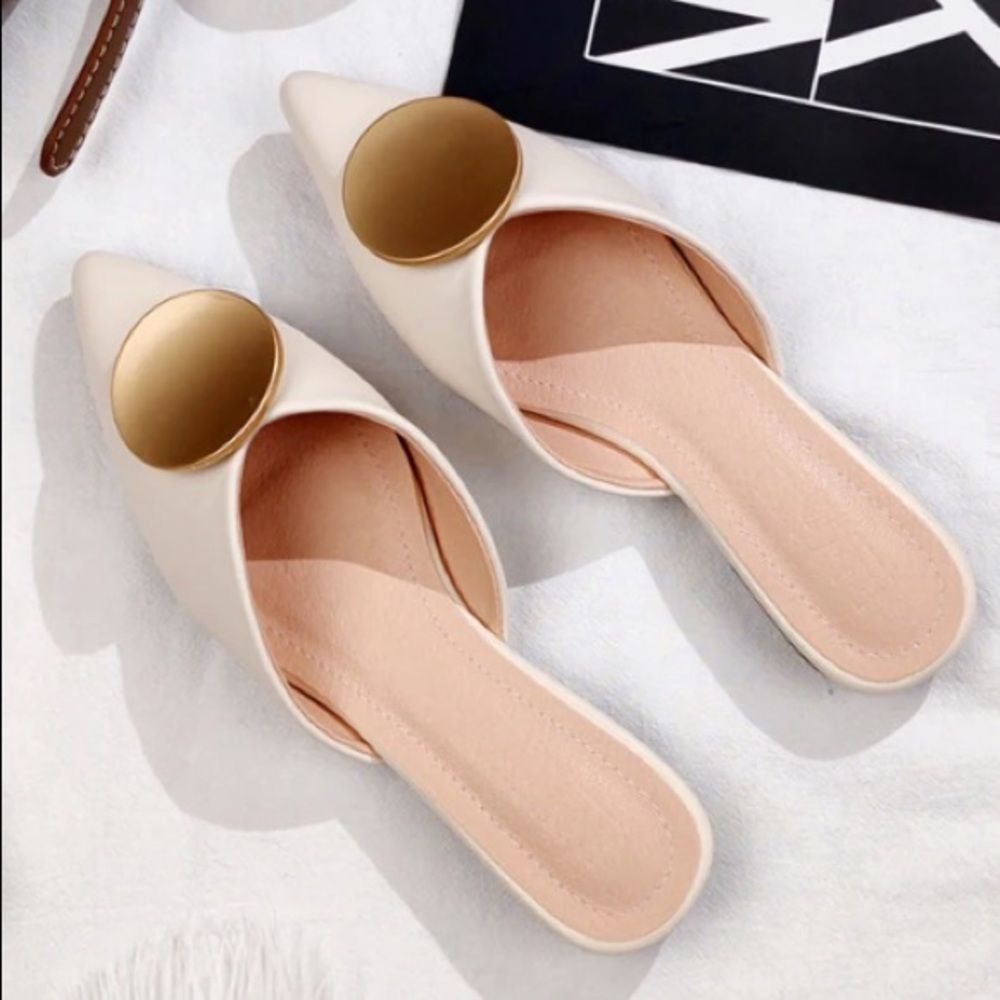 Riveted Off White Crème Gold Pointed Toe Flat Mules Shoes - Picture 5 of 17